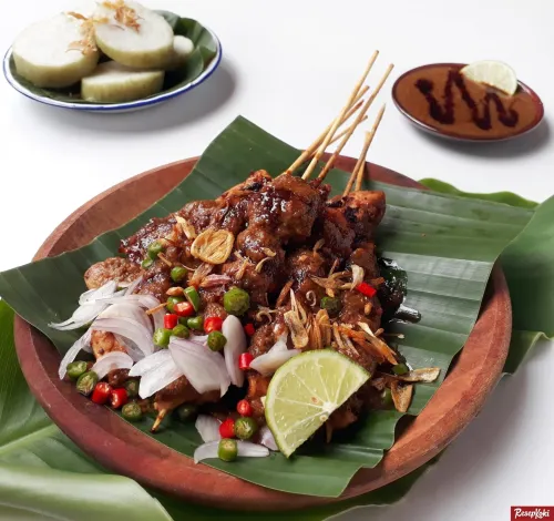 Sate Ayam Madura Bang Boim: Rasa yang Menggigit Jiwa di Jantung Cilacap